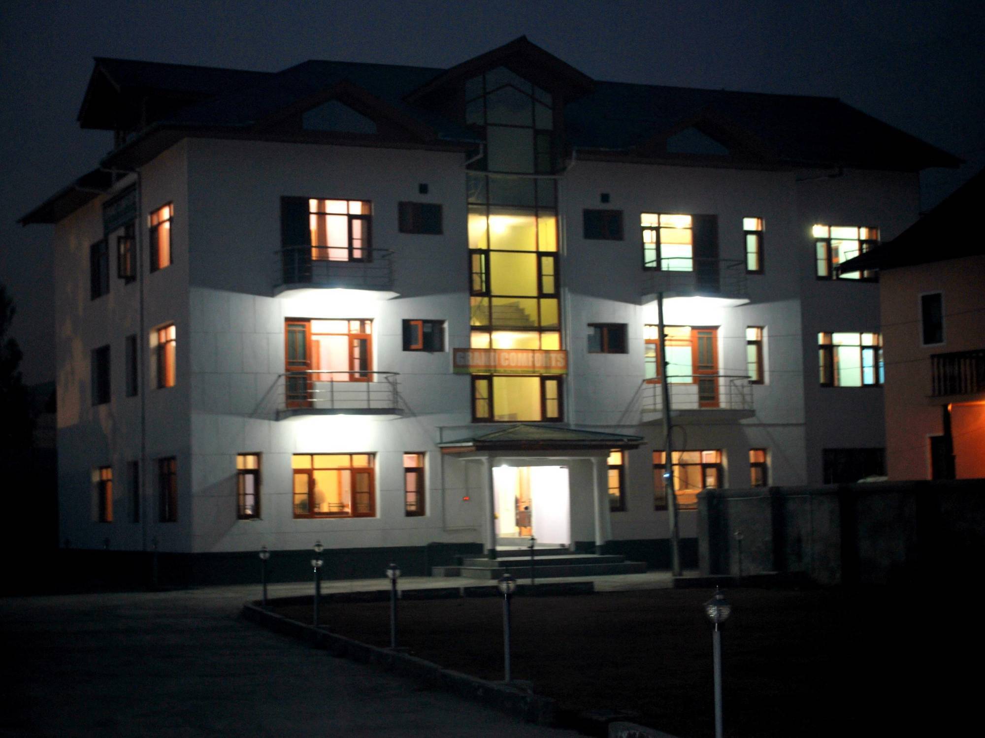 Fabhotel Grand Comforts Haidarpur Bagian luar foto